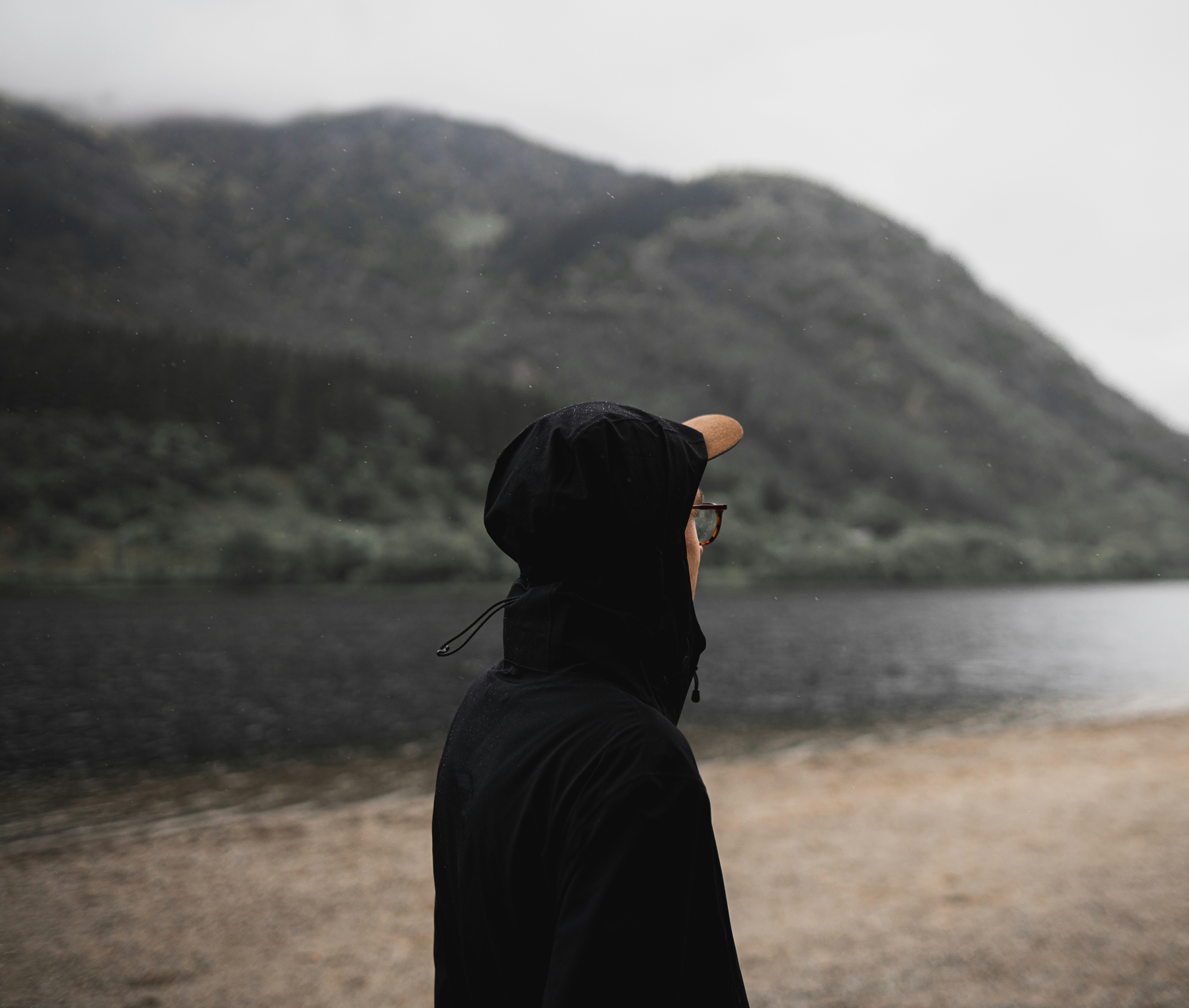 Jacke hängt zum Trocknen